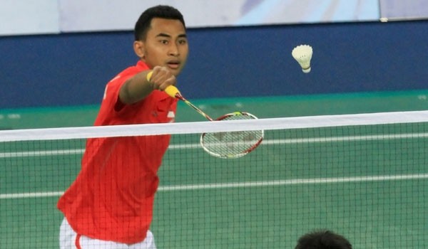 Tommy Sugiarto gagal menyumbang angka, saat kalah di partai pembuka Indonesia vs Taiwan. Foto: PB PBSI